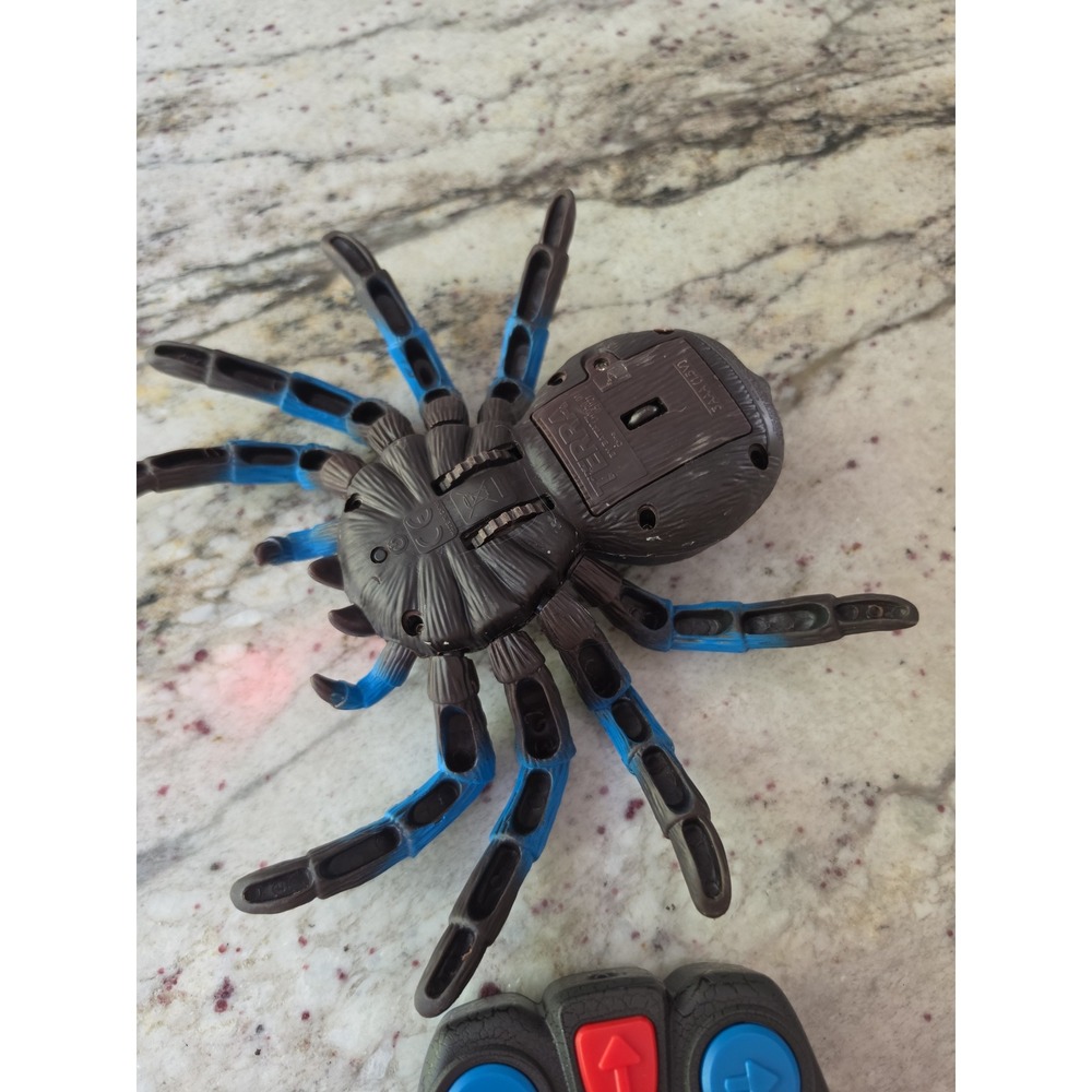 Remote Control Spider Toy with Controller - Picture 3 of 3